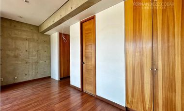 REÑACA - ARRIENDA OFICINA CON DOS PRIVADOS Y BAÑO EN PLENO CENTRO