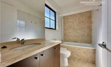 SAN ESTEBAN - VENDE CASA 5D 3B PISCINA - COND. ALTO SAN ESTEBAN