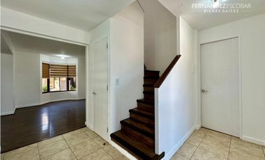 SAN ESTEBAN - VENDE CASA 5D 3B PISCINA - COND. ALTO SAN ESTEBAN