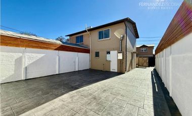 CALLE LARGA - VENDE CASA 3D 1B 2 PISOS - JARDINES DE CALLE LARGA