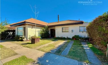 SAN ESTEBAN - VENDE CASA 3D 2B 2E - COND. LOS SOLARES
