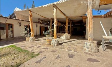 SAN ESTEBAN - VENDE PROPIEDAD CON SALÓN DE EVENTOS Y CASA DE HUESPEDES
