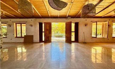 SAN ESTEBAN - VENDE PROPIEDAD CON SALÓN DE EVENTOS Y CASA DE HUESPEDES