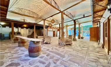 SAN ESTEBAN - VENDE PROPIEDAD CON SALÓN DE EVENTOS Y CASA DE HUESPEDES