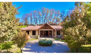 SAN ESTEBAN - VENDE PROPIEDAD CON SALÓN DE EVENTOS Y CASA DE HUESPEDES