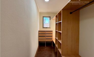 SAN ESTEBAN - VENDE CASA 3D 2B 2E COND LOS SOLARES