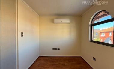 CALLE LARGA - VENDE CASA DE DOS PISOS 4D 3B COND. LOS MAITENES