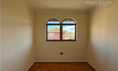 CALLE LARGA - VENDE CASA DE DOS PISOS 4D 3B COND. LOS MAITENES