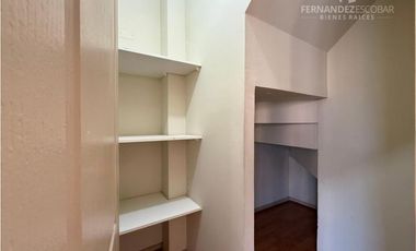 CALLE LARGA - VENDE CASA DE DOS PISOS 4D 3B COND. LOS MAITENES