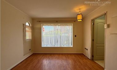 CALLE LARGA - VENDE CASA DE DOS PISOS 4D 3B COND. LOS MAITENES