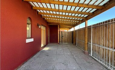 CALLE LARGA - VENDE CASA DE DOS PISOS 4D 3B COND. LOS MAITENES