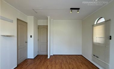 CALLE LARGA - VENDE CASA DE DOS PISOS 4D 3B COND. LOS MAITENES