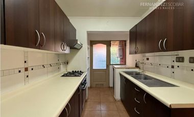 CALLE LARGA - VENDE CASA DE DOS PISOS 4D 3B COND. LOS MAITENES