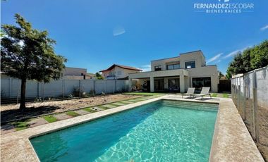 CALLE LARGA - VENDE CASA DOS PISOS 3D 3B PISCINA - CUMBRES DE AUCO