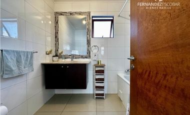 CALLE LARGA - VENDE CASA DOS PISOS 3D 3B PISCINA - CUMBRES DE AUCO