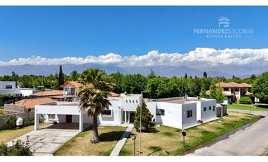 RINCONADA - VENDE CASA 5D 3B PISCINA COND. EL GOLF