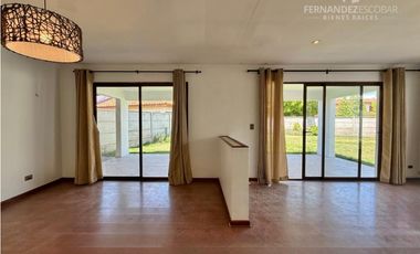 RINCONADA - VENDE CASA 5D 3B PISCINA COND. EL GOLF