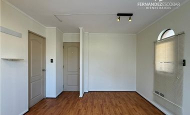 CALLE LARGA - ARRIENDA CASA DE DOS PISOS 4D 3B COND. LOS MAITENES