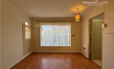 CALLE LARGA - ARRIENDA CASA DE DOS PISOS 4D 3B COND. LOS MAITENES