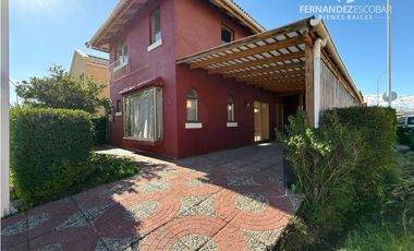 CALLE LARGA - ARRIENDA CASA DE DOS PISOS 4D 3B COND. LOS MAITENES