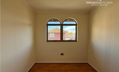 CALLE LARGA - ARRIENDA CASA DE DOS PISOS 4D 3B COND. LOS MAITENES