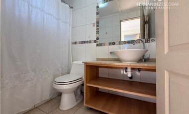 CALLE LARGA - ARRIENDA CASA DE DOS PISOS 4D 3B COND. LOS MAITENES