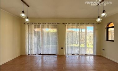 CALLE LARGA - ARRIENDA CASA DE DOS PISOS 4D 3B COND. LOS MAITENES