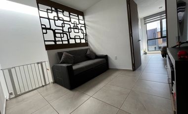 Casa en RENTA Toluca, cercana a Plaza Santín, dentro de Fraccionamiento nuevo, doble filtro de seguridad.