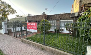 VENTA CASA 3 DORMITORIOS LOMAS DE ALBERDI
