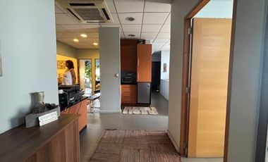 Excelente oficina Luis Pasteur 4 privados 2 estac.