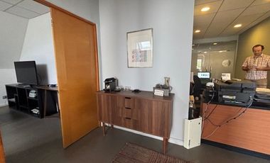 Excelente oficina Luis Pasteur 4 privados 2 estac.