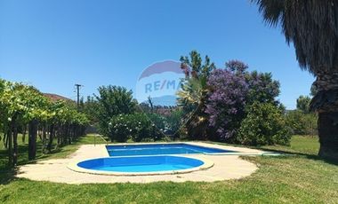 Parcela con Casa piscina y jardín en Melipilla