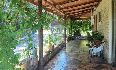 Parcela con Casa piscina y jardín en Melipilla