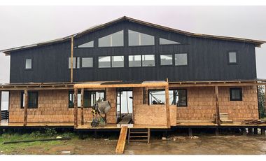 Preciosa casa en la bahia de TEN TEN, Castro