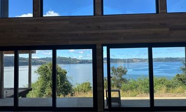 Preciosa casa en la bahia de TEN TEN, Castro