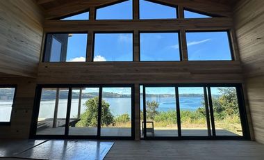 Preciosa casa en la bahia de TEN TEN, Castro