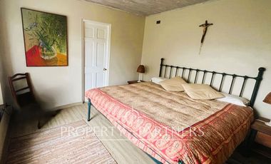 Casa sólida pareada, en sector tradicional de Santo Domingo