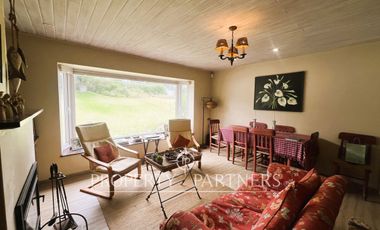 Casa sólida pareada, en sector tradicional de Santo Domingo