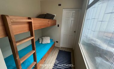 Casa sólida pareada, en sector tradicional de Santo Domingo