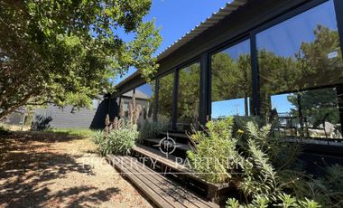 Casa estilo moderno en Condominio Las Brisas