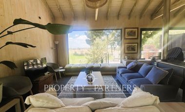 Casa estilo moderno en Condominio Las Brisas