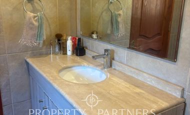 Amplia parcela en terreno plano con 2 casas