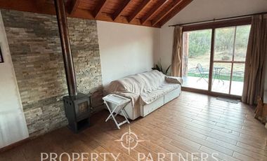 Amplia parcela en terreno plano con 2 casas