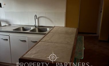 Amplia parcela en terreno plano con 2 casas