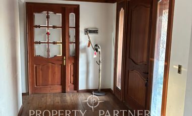 Amplia parcela en terreno plano con 2 casas