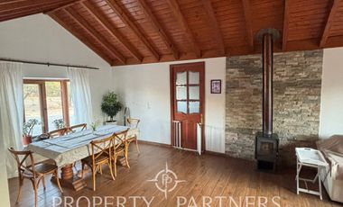 Amplia parcela en terreno plano con 2 casas