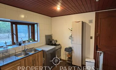 Amplia parcela en terreno plano con 2 casas