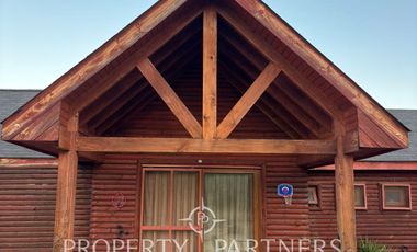 Amplia parcela en terreno plano con 2 casas