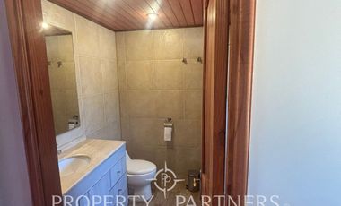 Amplia parcela en terreno plano con 2 casas