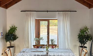 Amplia parcela en terreno plano con 2 casas